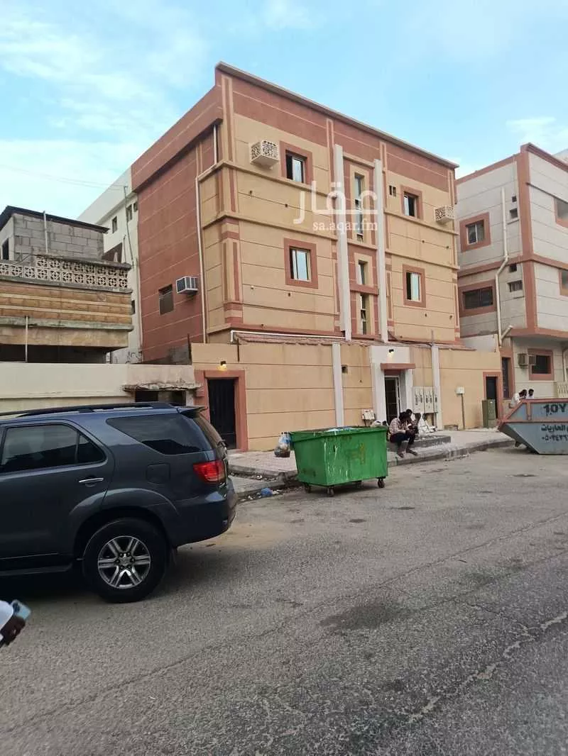 325 sqm building in Al Thuqbah 2