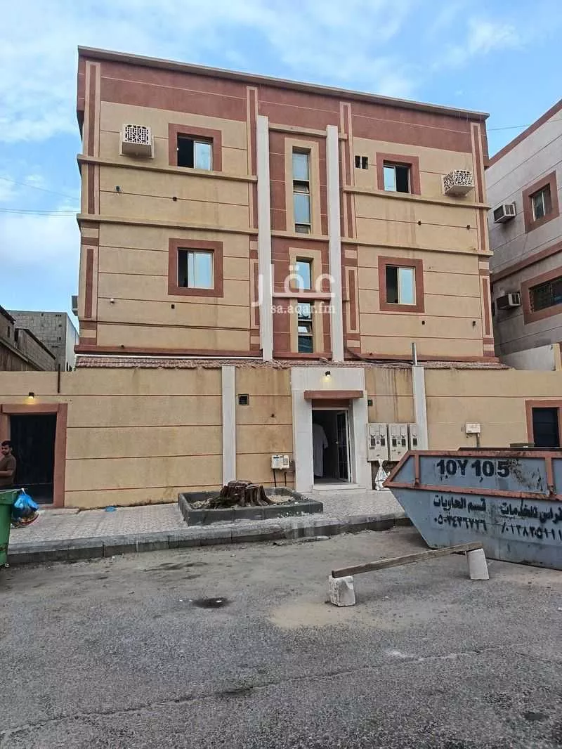 325 sqm building in Al Thuqbah 3