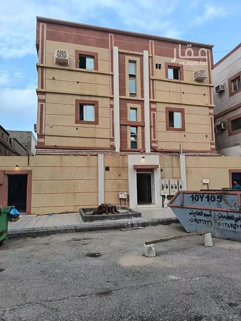 325 sqm building in Al Thuqbah 4