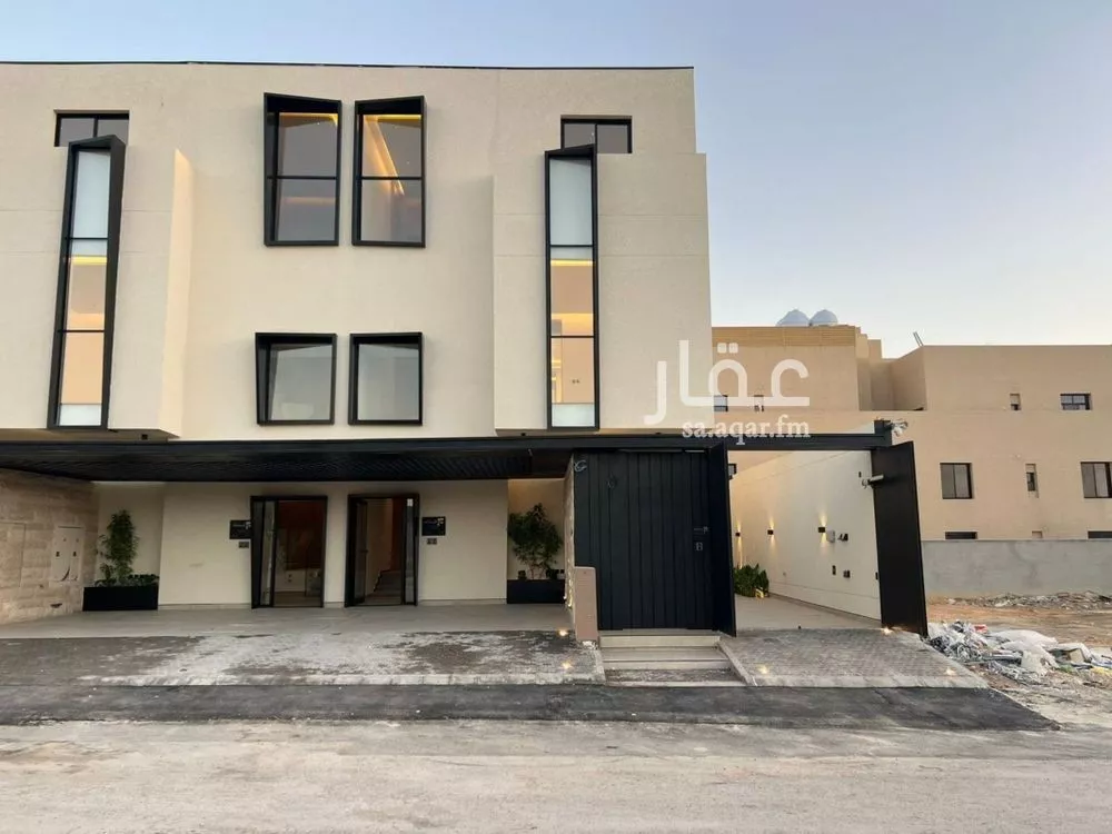4 bedroom floor in Al Aridh 2