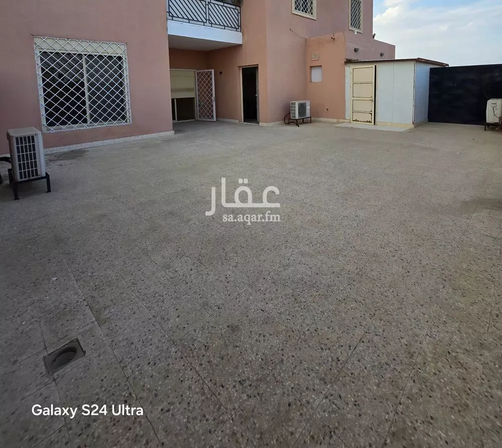 4 bedroom apartment in Al Yaqout 9