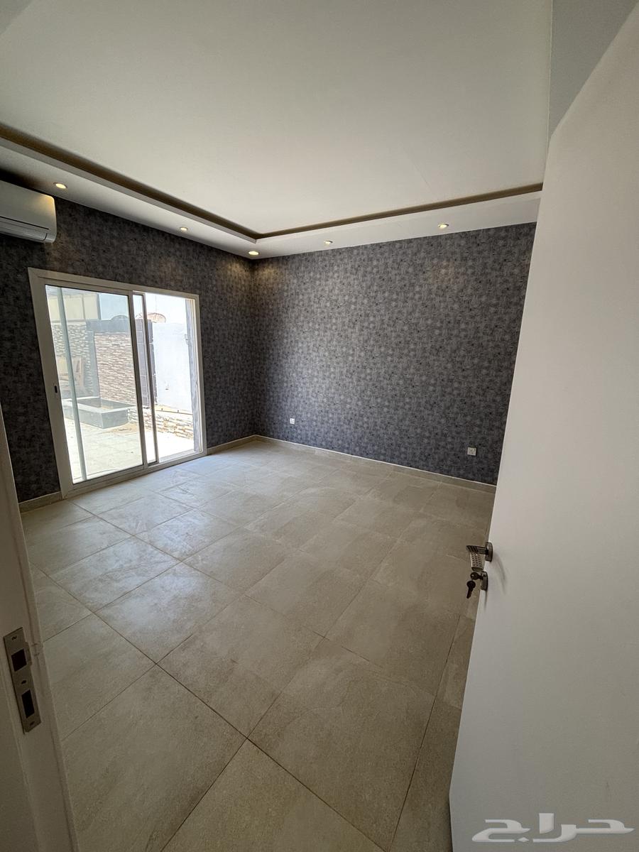 3 bedroom apartment in Al Yasmin 6