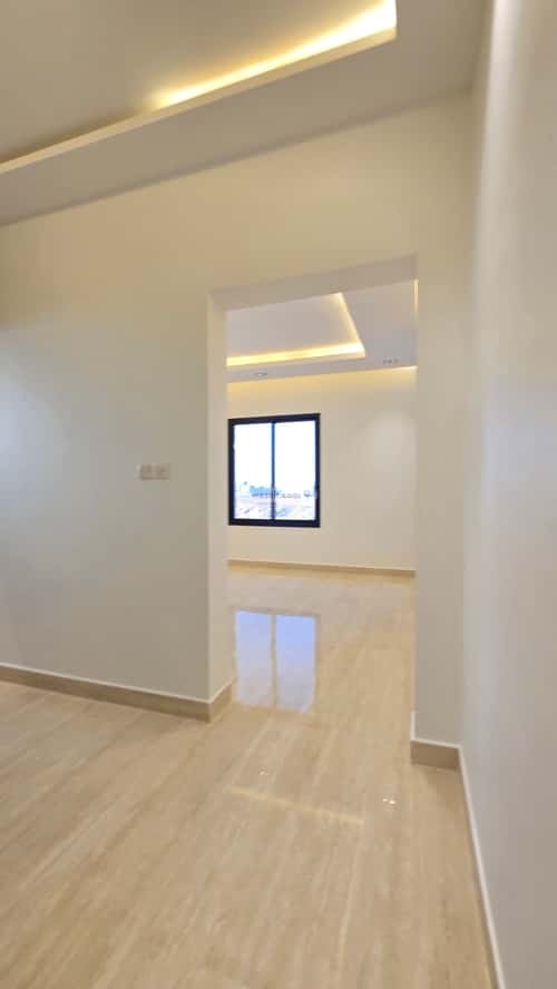 8 bedroom floor in Dirab 18