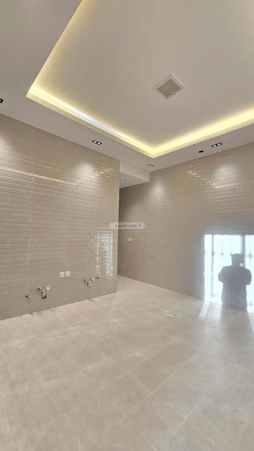 8 bedroom floor in Dirab 20
