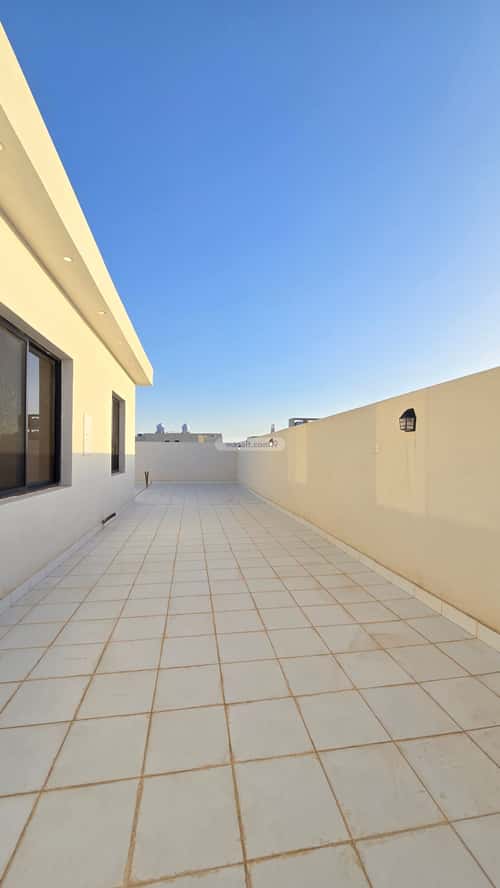 8 bedroom floor in Dirab 4