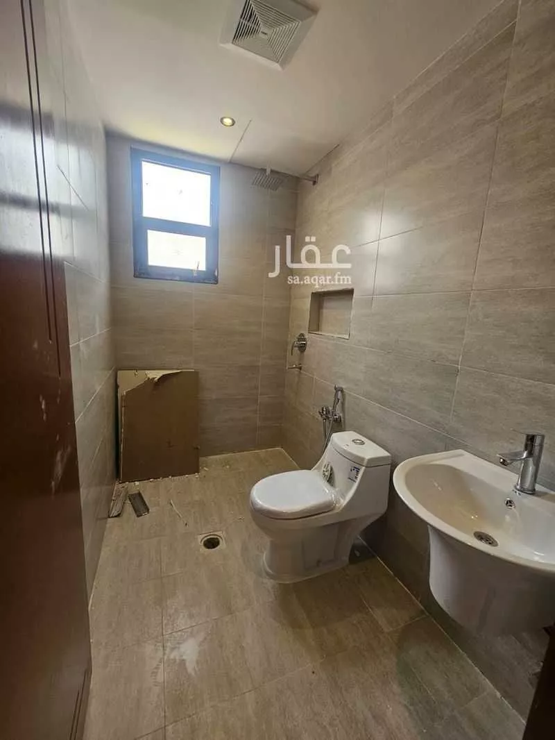 3 bedroom floor in Al Janadriyah 6