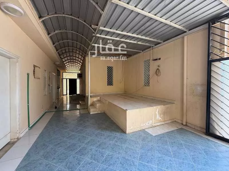 فيلا 5 غرف في النزهة 2