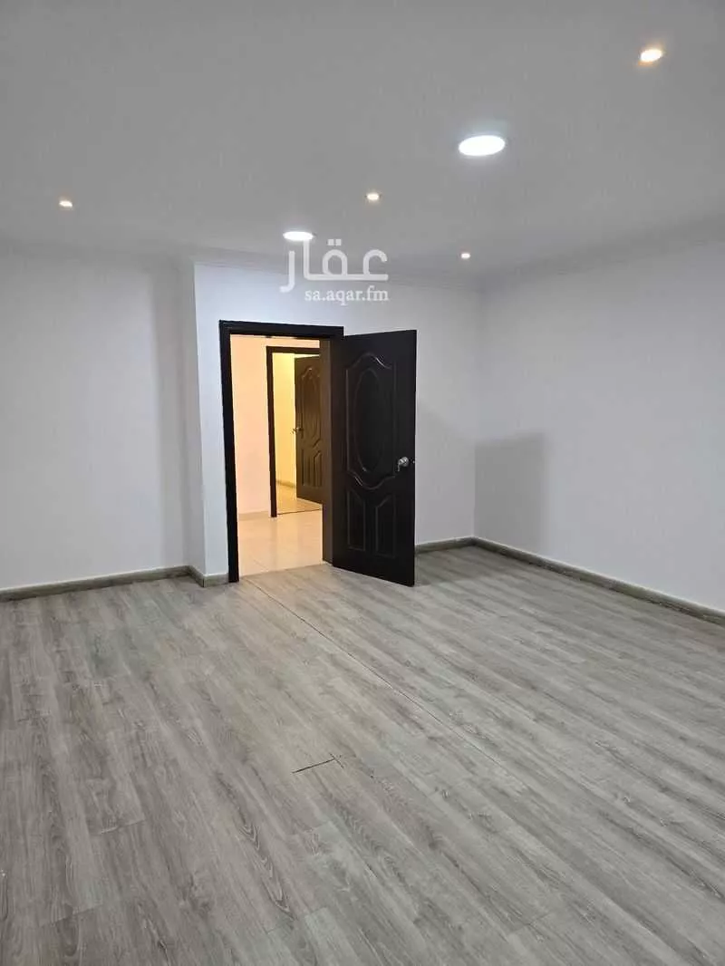 عمارة 593 م² في عبدالله فؤاد 28