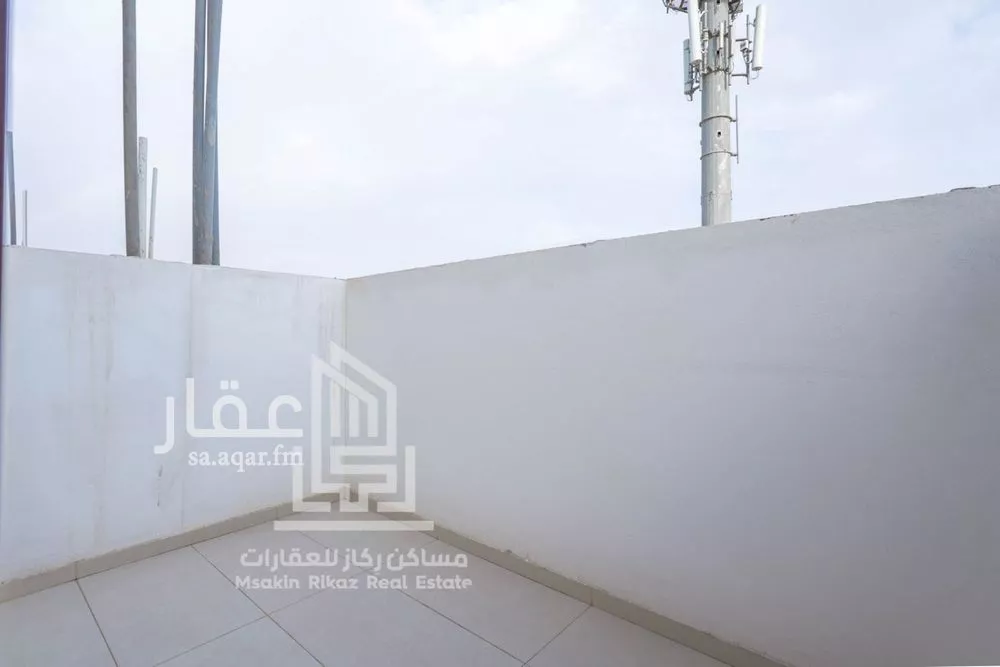 دور 3 غرف في السعادة 8