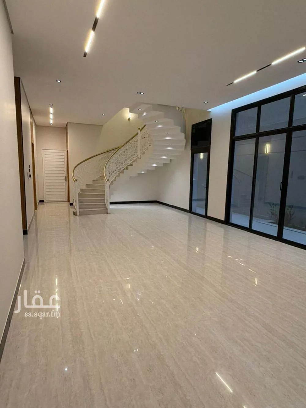 فيلا 4 غرف في الرمال 10