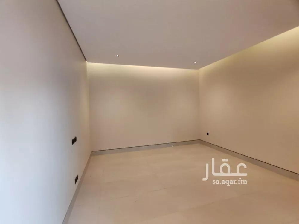 فيلا 5 غرف في العارض 8