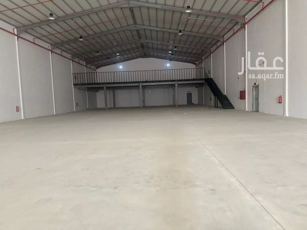 مستودع 4000 م² في طيبة 2