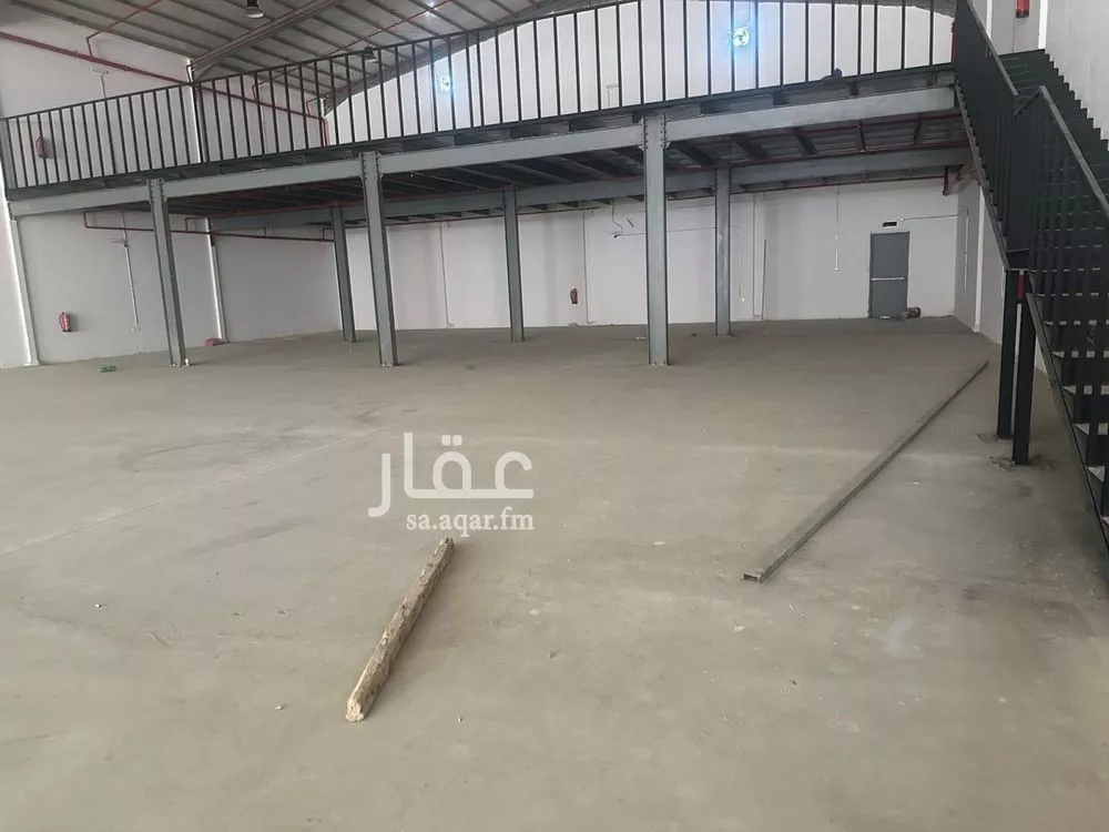 مستودع 4000 م² في طيبة 3