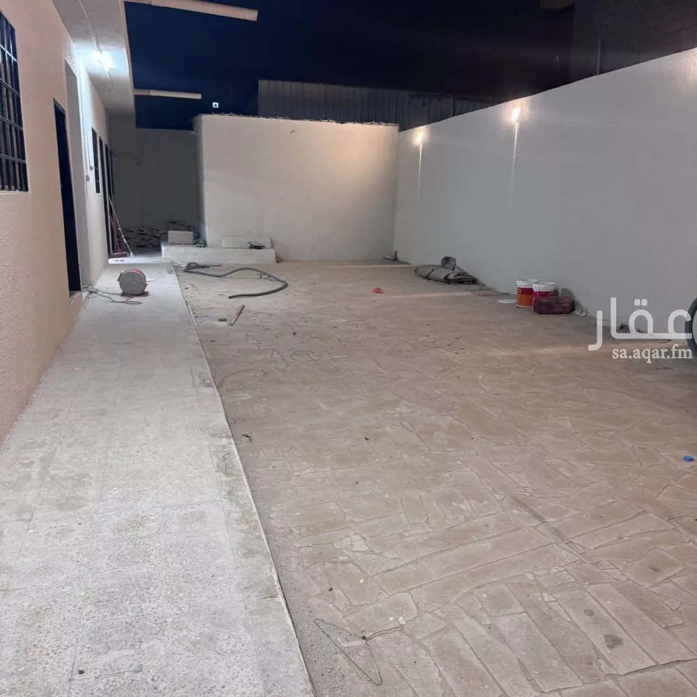 مستودع 324 م² في الشرق 2