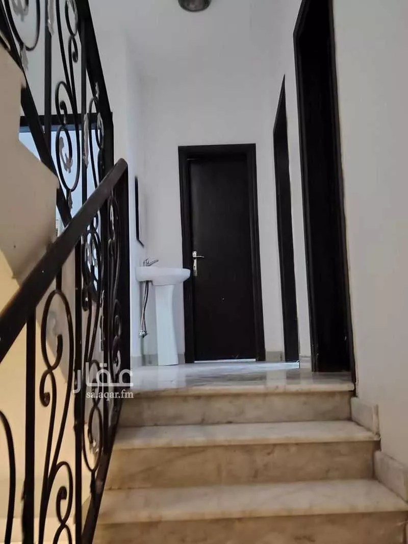 فيلا 7 غرف في المونسية 3
