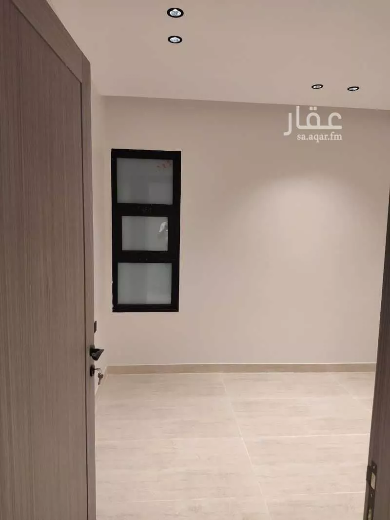 شقة 5 غرف في الحمرا 10
