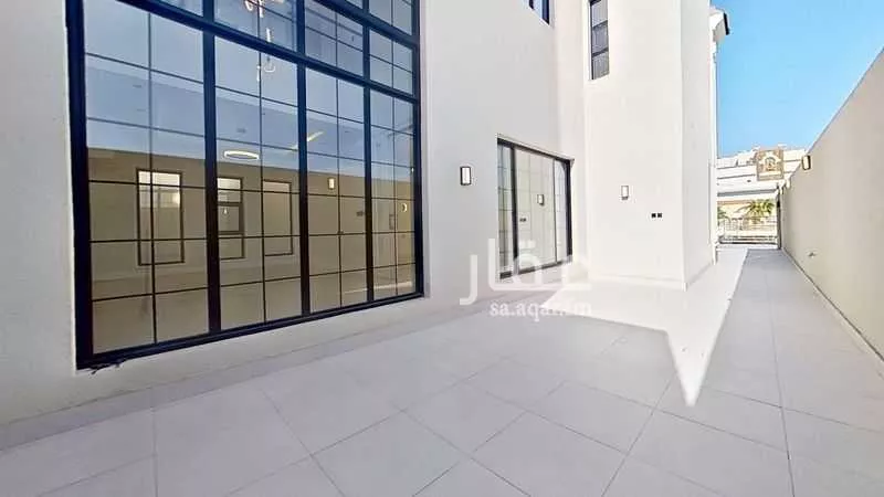 فيلا 5 غرف في الشراع 3