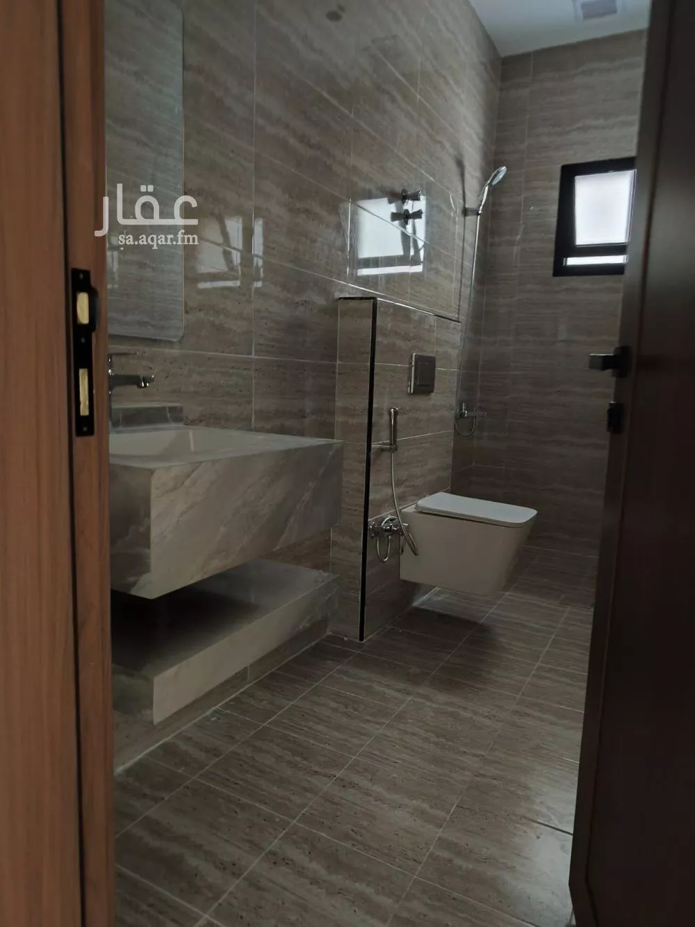 6 bedroom villa in Al Buhairah 9
