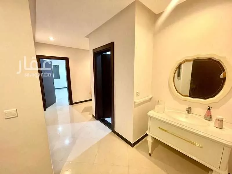 4 bedroom apartment in Al Qusur 13
