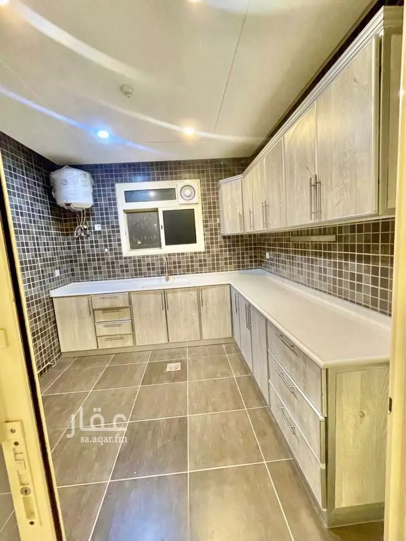 4 bedroom apartment in Al Qusur 7
