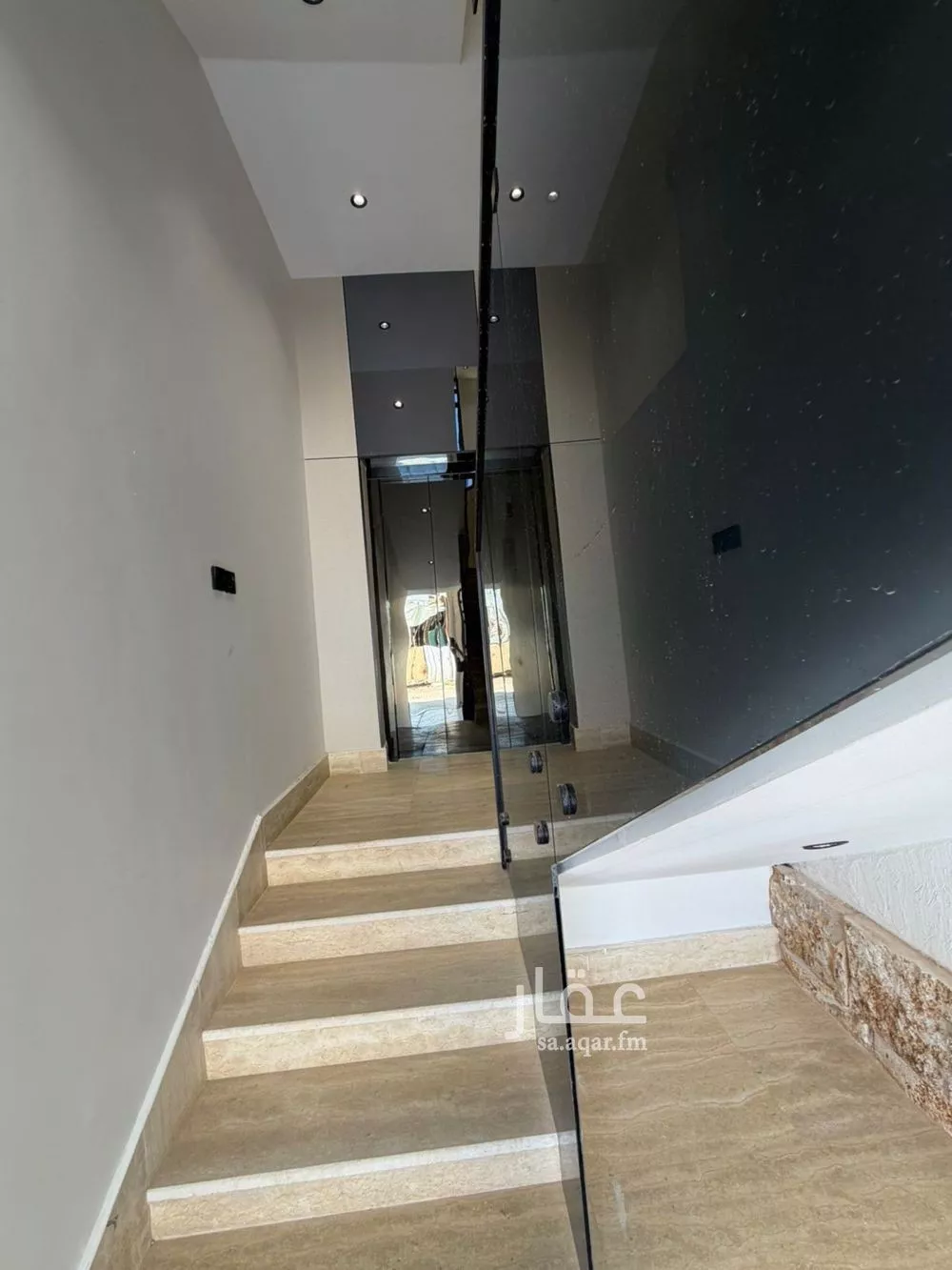 3 bedroom floor in Al Maizilah 8
