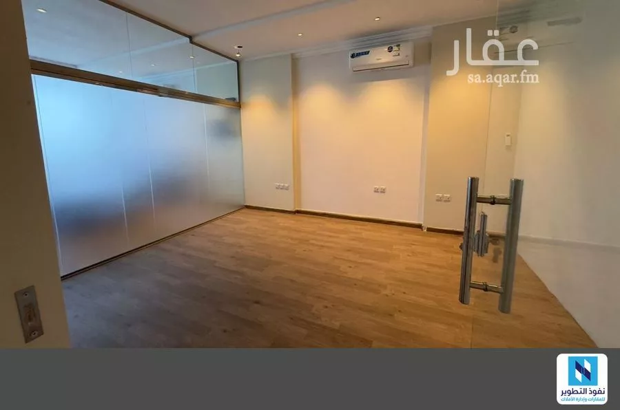 مكتب 1200 م² في الملقا 5