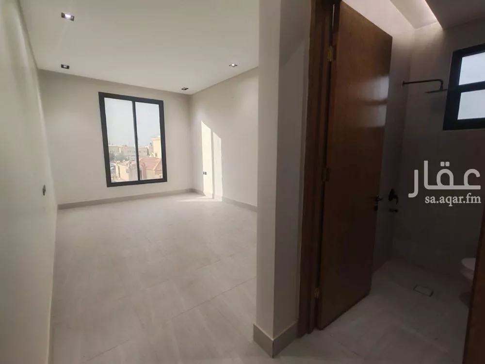 5 bedroom villa in Al Uraija Al Gharbiyah, Riyadh 11