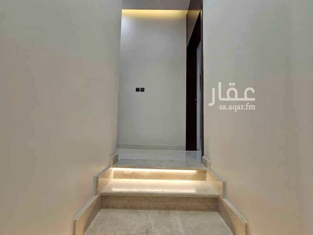 فيلا 7 غرف في الشراع 19
