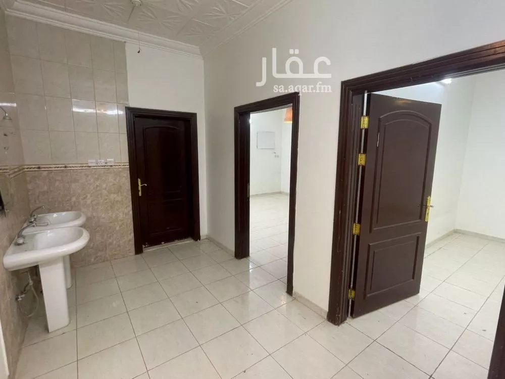 4 bedroom apartment in Al Aziziyah 9
