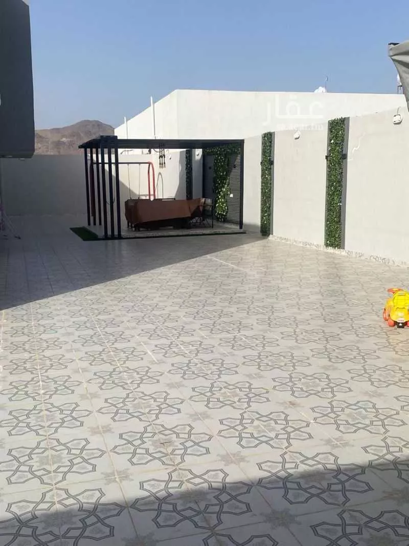 عمارة 750 م² في خاخ 6
