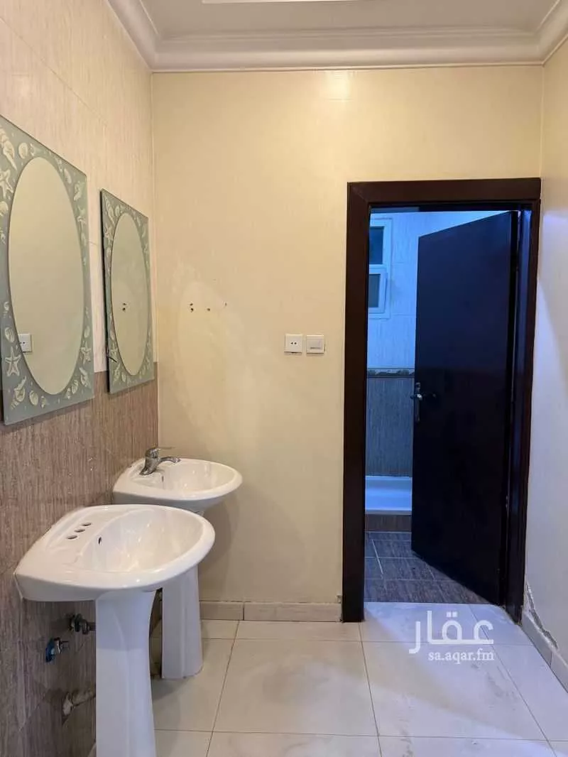 5 bedroom floor in Al Munsiyah 3