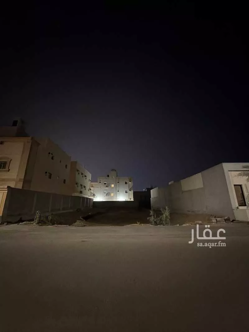 أرض 900 م² في الصوارى 4