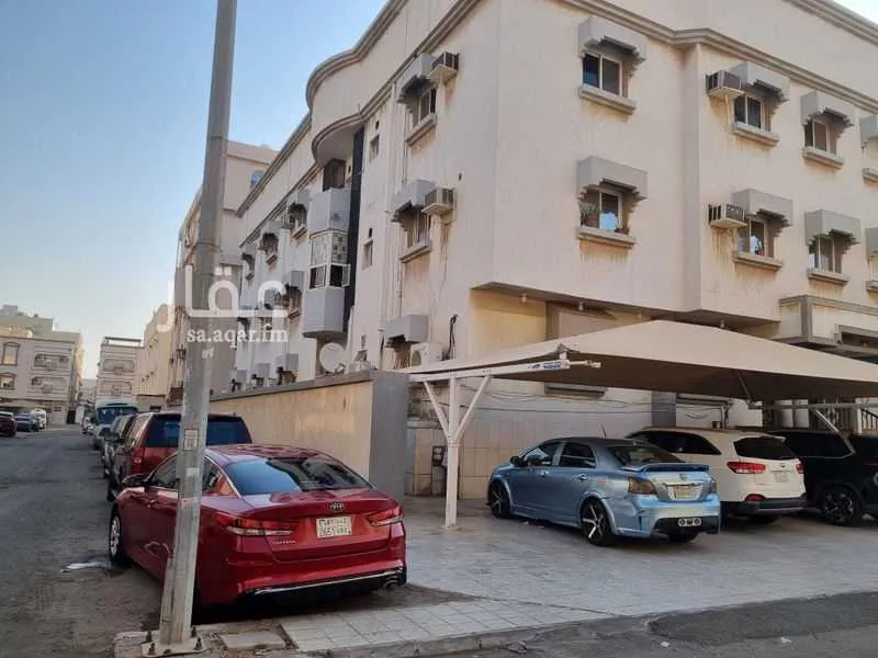 958 sqm land in Al Rawdah 6