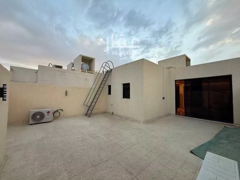 فيلا 5 غرف في العارض 11
