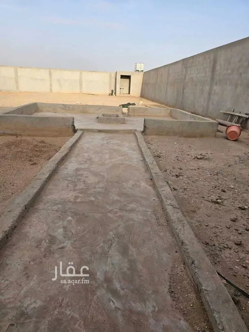 أرض 936 م² في الشرق 2