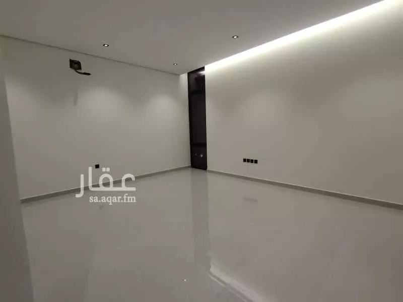 فيلا 4 غرف في السيف 8