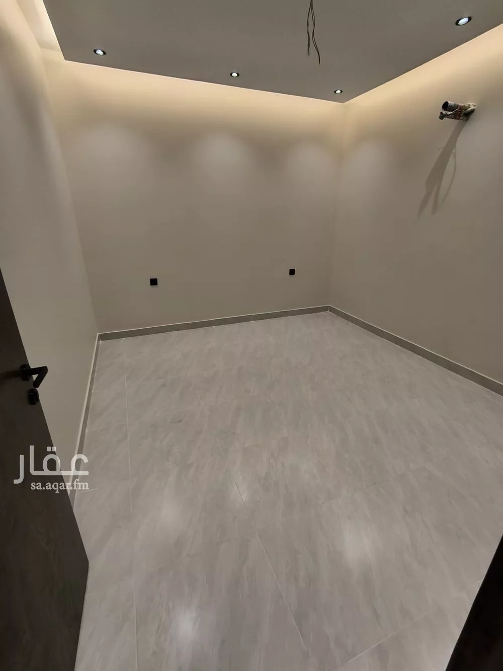 فيلا 12 غرف في الفلاح 9
