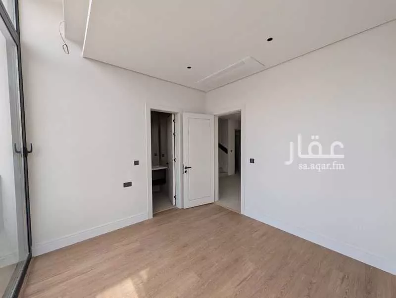 فيلا 4 غرف في العليا 15