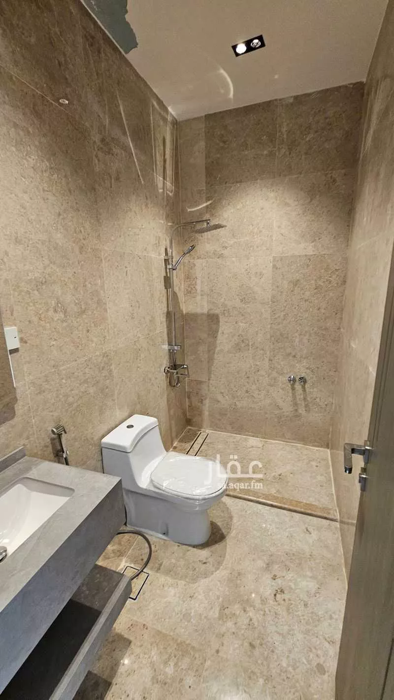 فيلا 5 غرف في الصدفة 5