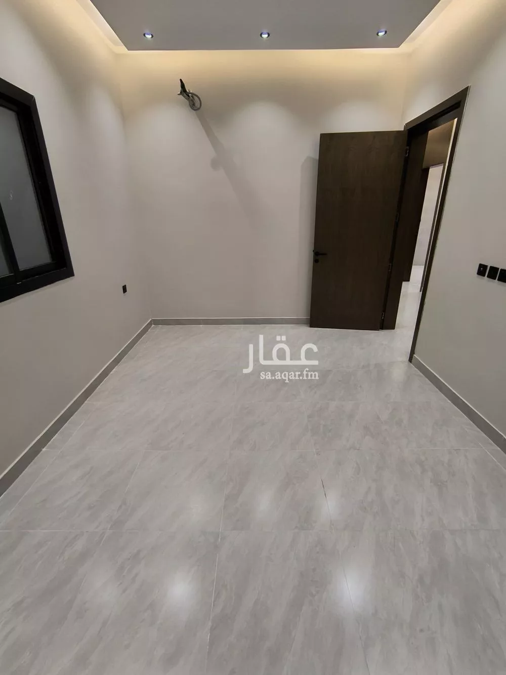 فيلا 12 غرف في الفلاح 9