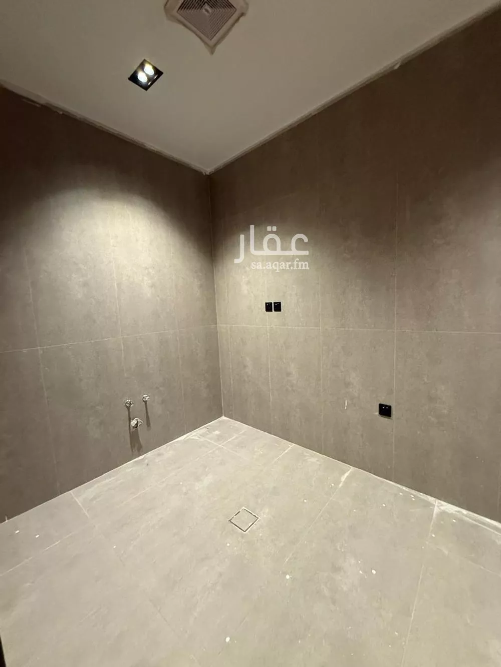 7 bedroom villa in Az Zomorod 15