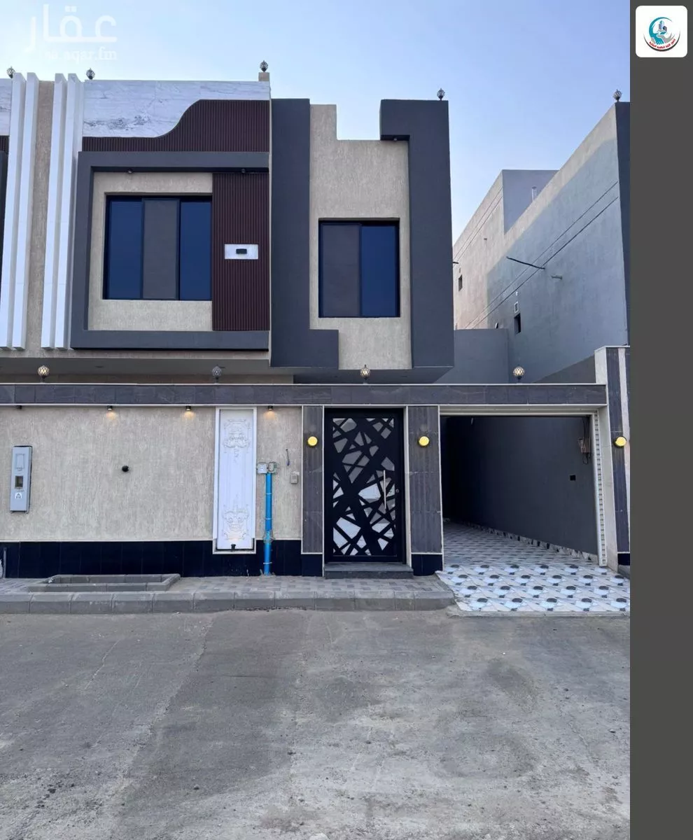 8 bedroom villa in Al Khumrah 2