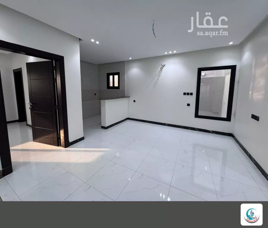 8 bedroom villa in Al Khumrah 12