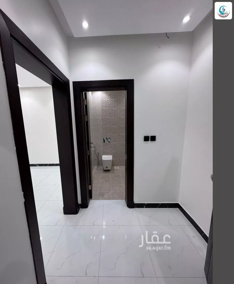 8 bedroom villa in Al Khumrah 13