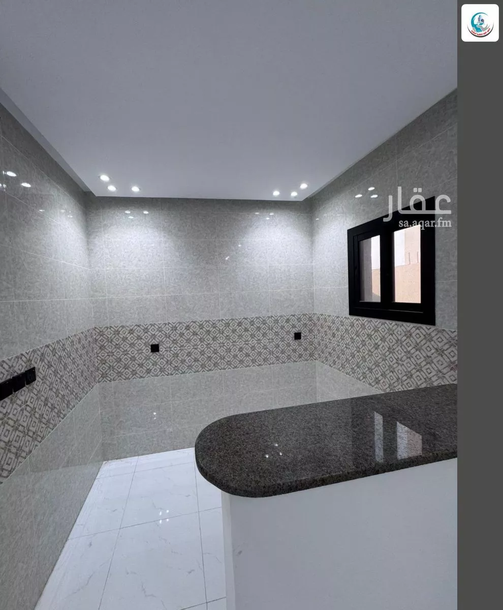 8 bedroom villa in Al Khumrah 15