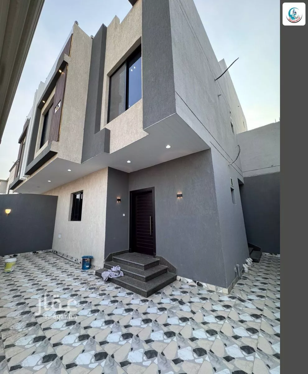 8 bedroom villa in Al Khumrah 3
