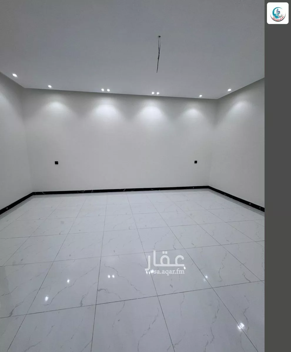 8 bedroom villa in Al Khumrah 7