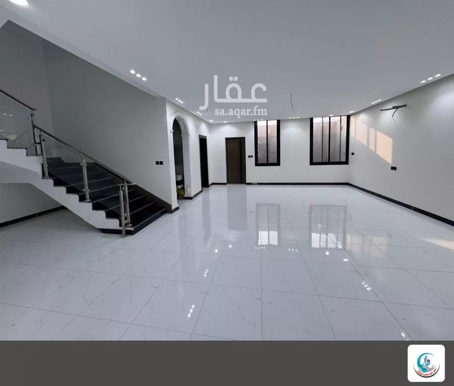 8 bedroom villa in Al Khumrah 8