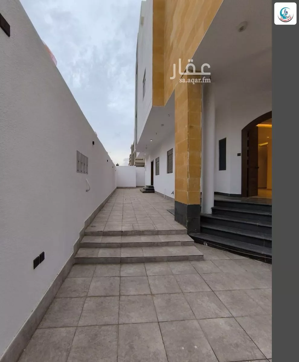 8 bedroom villa in Al Falah 4