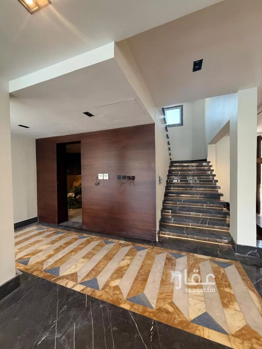 6 bedroom villa in Az Zomorod 16